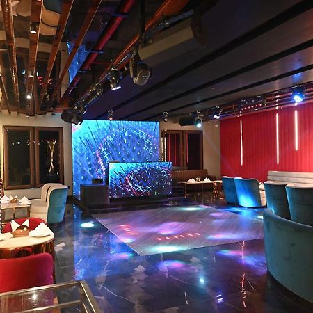 ホテル Radisson Blu ゴーラクプル エクステリア 写真