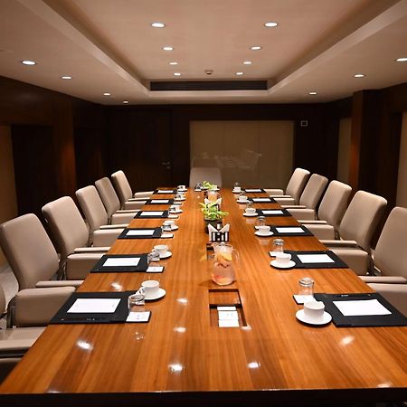 ホテル Radisson Blu ゴーラクプル エクステリア 写真