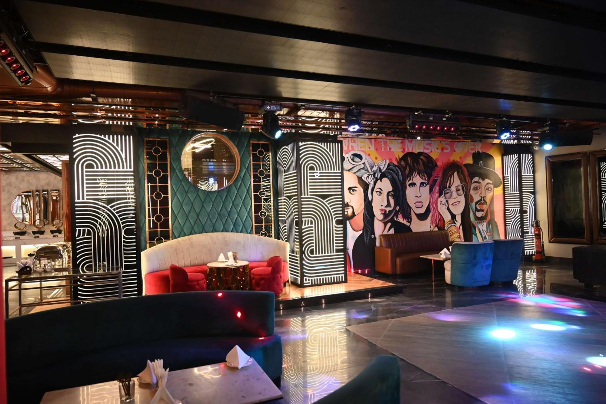 ホテル Radisson Blu ゴーラクプル エクステリア 写真